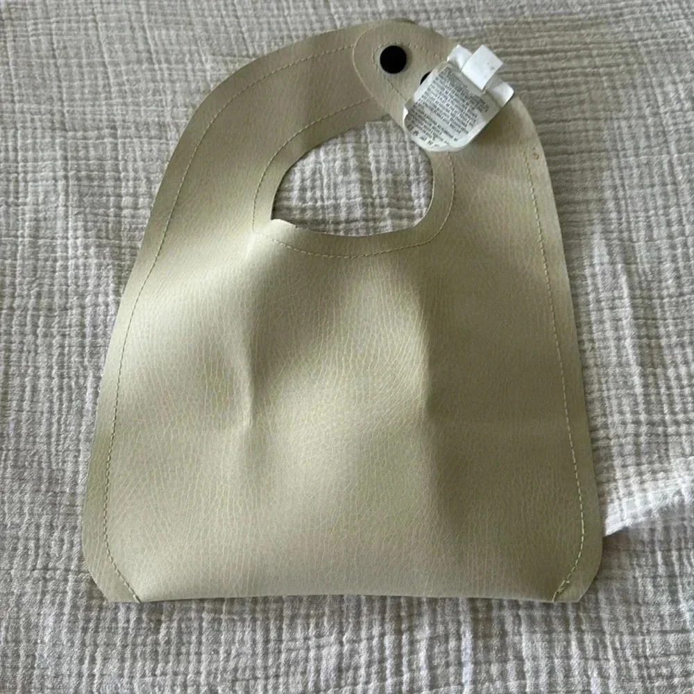 GATHRE VEGAN WIPEABLE BIB - Picture 2 of 3